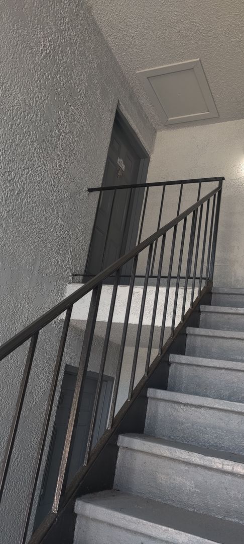 Building Photo - Privately owned 3 bedroom condo