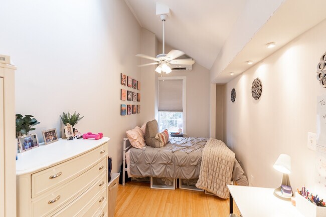 Building Photo - S Street