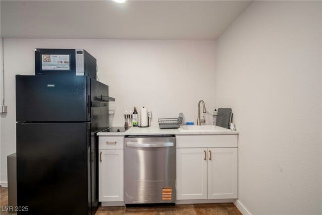 Building Photo - 100 N Ocotillo St