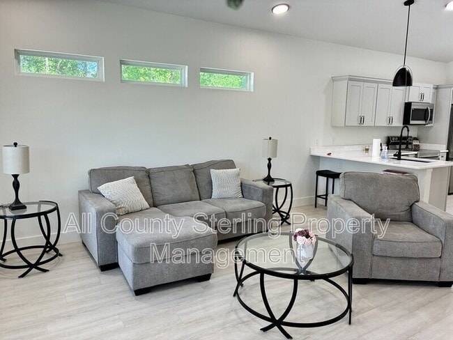 Building Photo - 10230 NE 72nd St