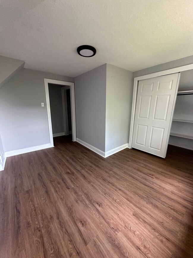 Building Photo - 3RD FLOOR Apartment For Rent! 1bed/1 Bath