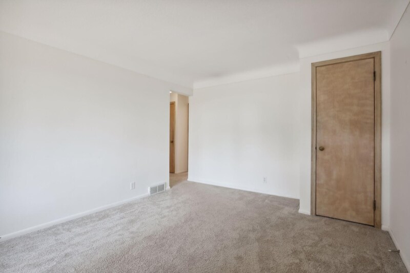 Building Photo - 2104-2106 E 58th St