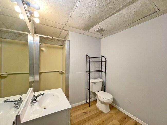 Building Photo - Spacious End-Unit Townhome with Fireplace, Family Room, 2-car Garage, Community Pool & Playground...