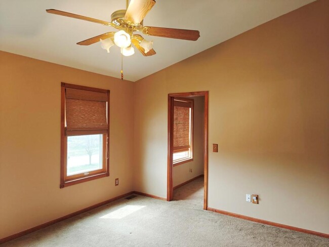 Building Photo - 43782 Nowland Dr