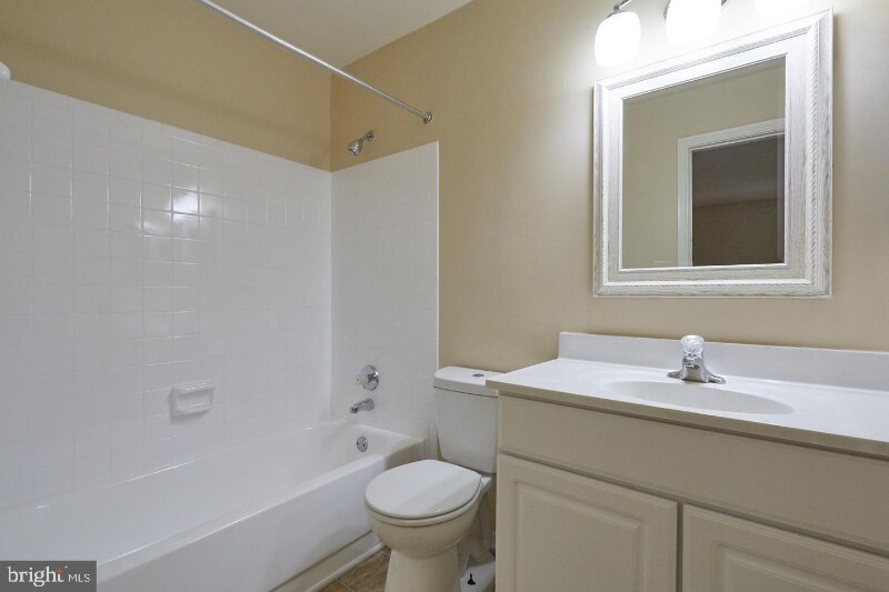 Building Photo - 9902 Boysenberry Way