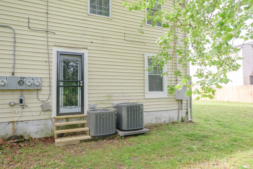 Building Photo - 834 C Ave