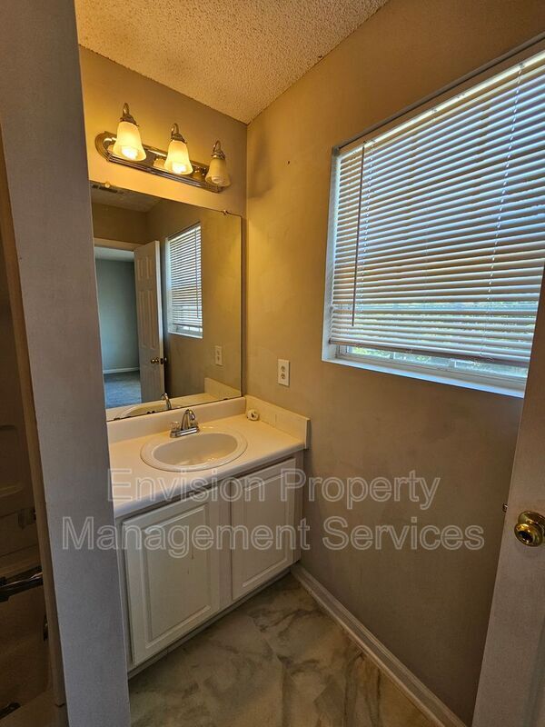 Building Photo - 3275 Oakley Pl