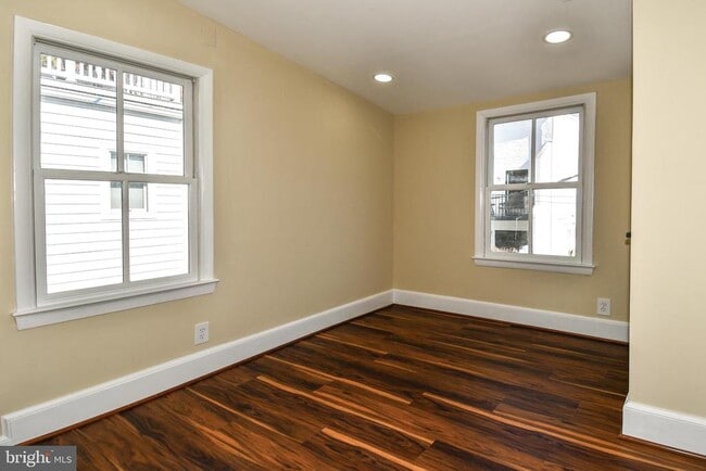 Building Photo - 216 S Henry St