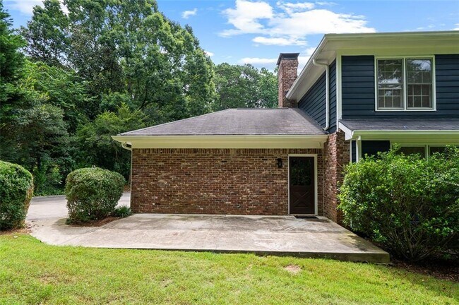 Building Photo - 2340 Castleridge Ct