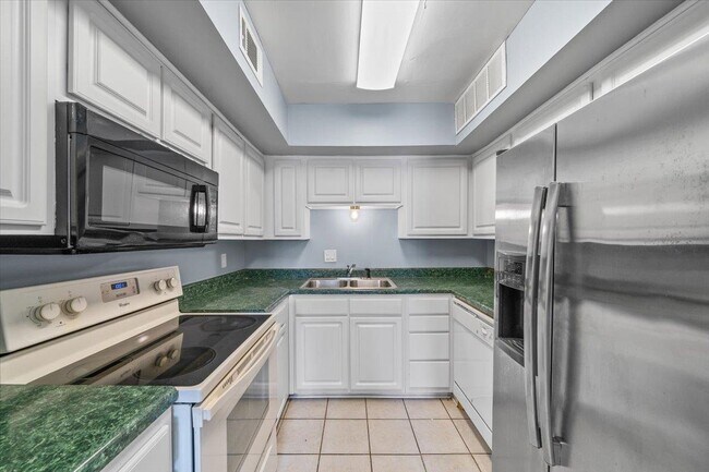 Building Photo - 3368 Coachouse Cove