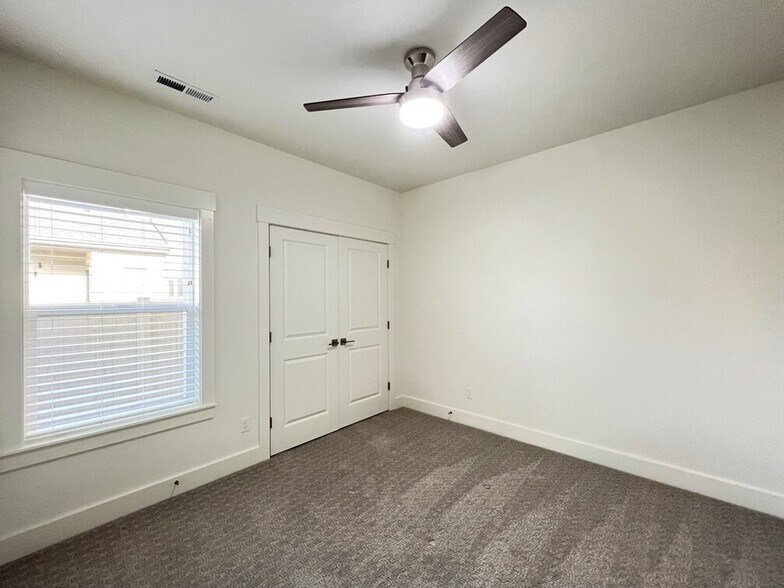 Building Photo - 2370 W Herron Ridge Dr