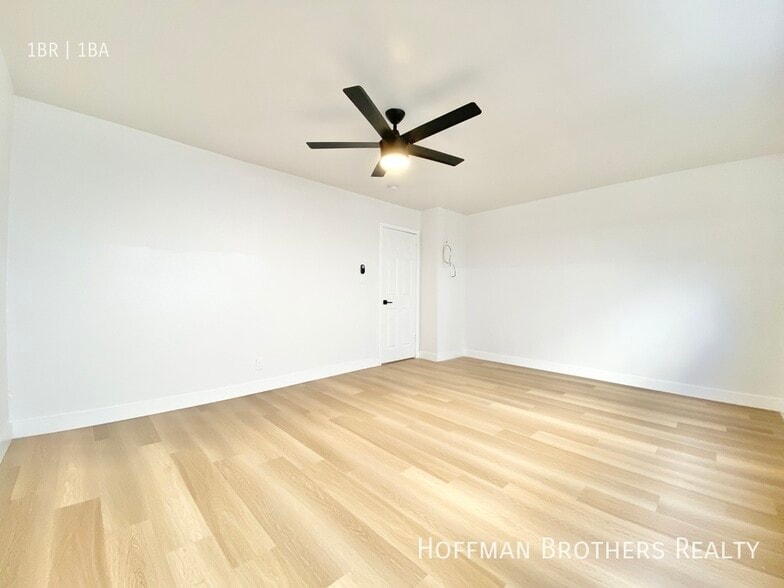 Building Photo - 136 S Oxford Ave