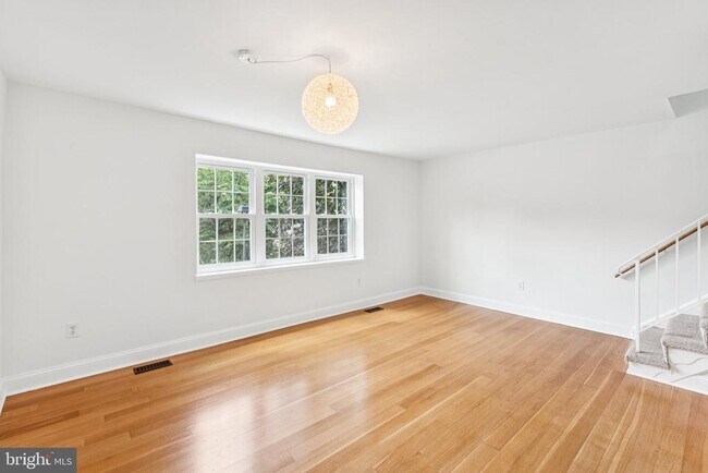 Building Photo - 14844 Cherrydale Dr