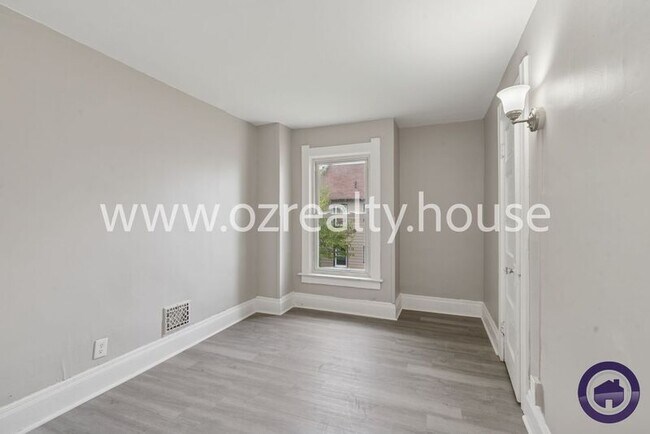 Building Photo - 3241 Cherry St