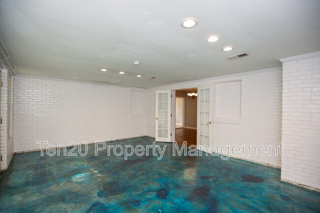 Building Photo - 1706 Wells Dr