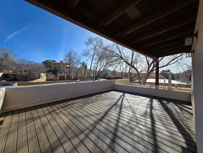 Building Photo - 522B Juniper