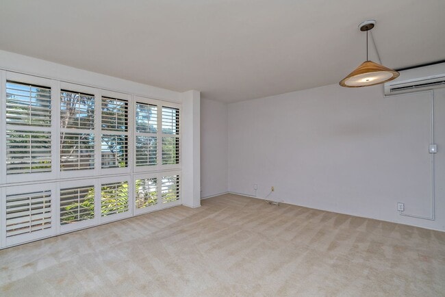 Building Photo - Dowsett point