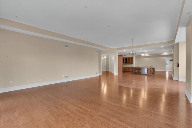 Building Photo - 1021 Oval Rd