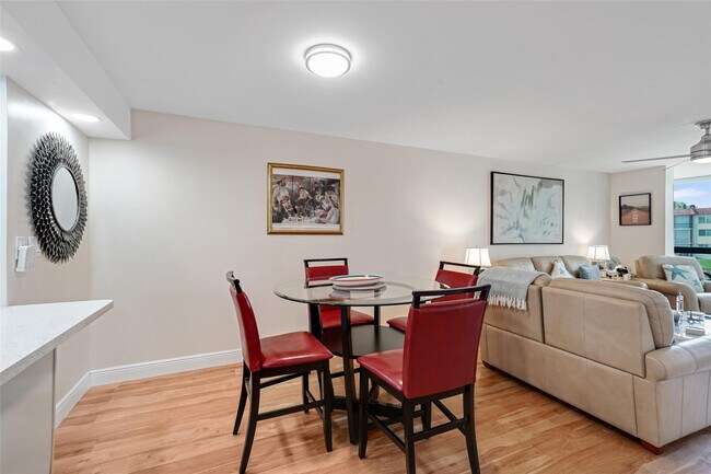 Building Photo - 361 S Hollybrook Dr