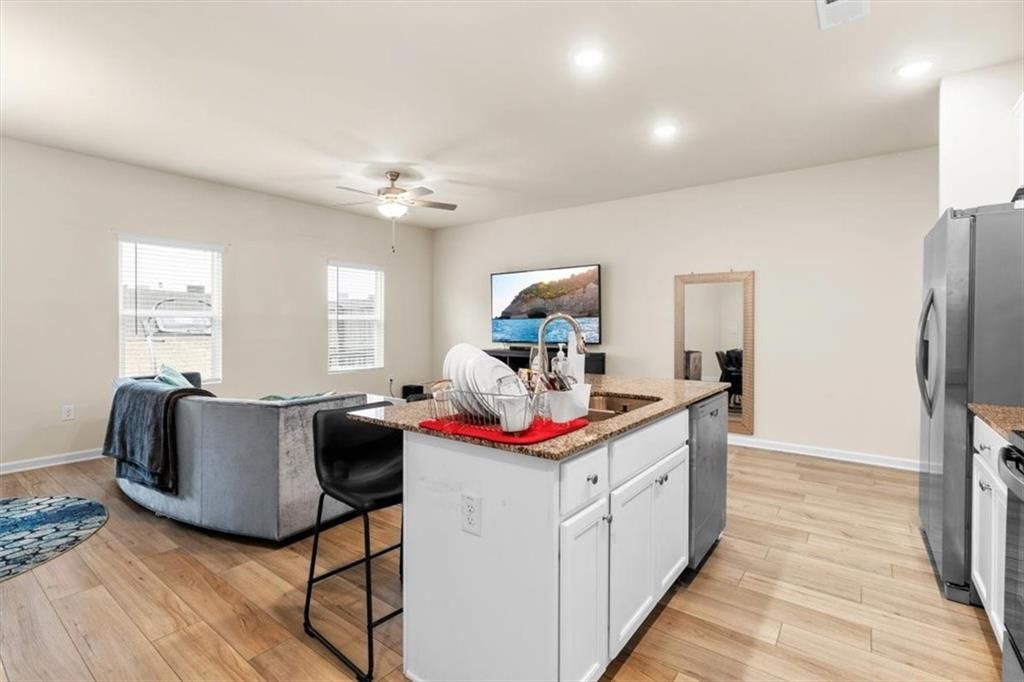 Building Photo - 1144 Westhampton Wy