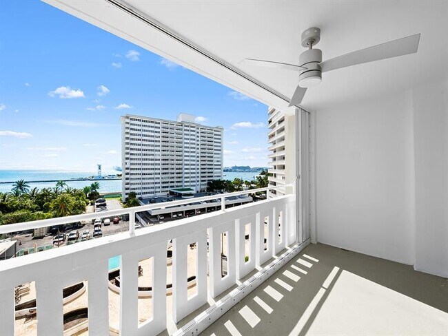 Building Photo - 2000 S Ocean Dr