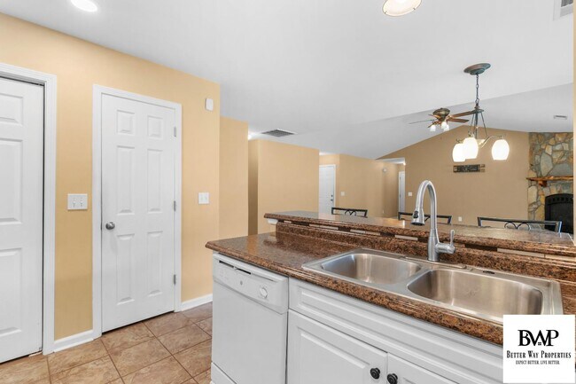 Building Photo - 824 White Fawn Dr