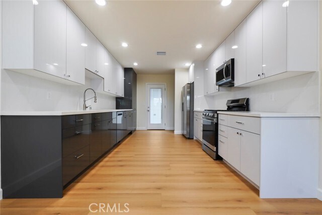 Building Photo - 7423 Balcom Ave