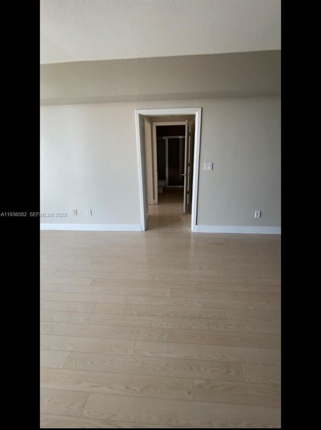 Building Photo - 325 S Biscayne Blvd