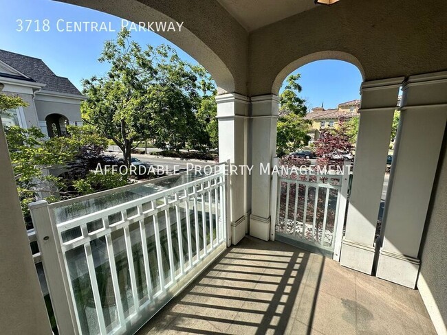 Building Photo - 3718 Central Pkwy
