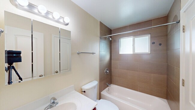 Building Photo - 15495 Marty Dr