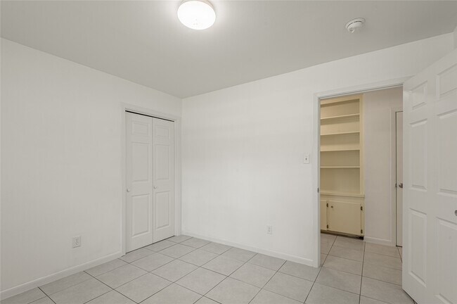 Building Photo - 604 Hayman St
