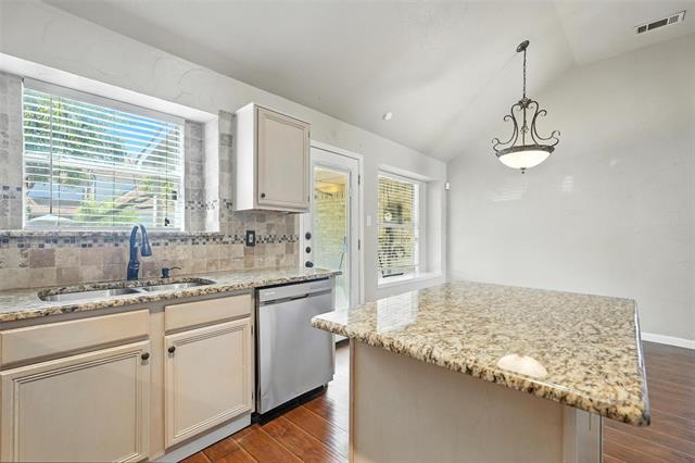 Building Photo - 638 Albrook Dr