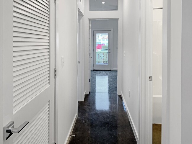Building Photo - Modern 2 Bed, 2 Bath Condo with Fenced Yar...