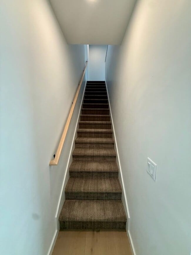 Building Photo - Single Family HOME with 3 Bedrooms 2 1/2 Bathrooms - Where Mountains meet you at upscale living!