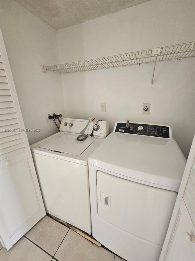 Building Photo - 8290 Lake Dr