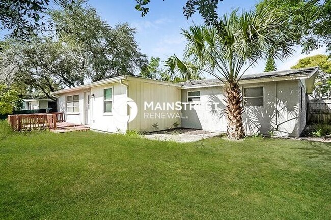 Building Photo - 2 Bedroom Pet-Friendly Home in Port Richey...