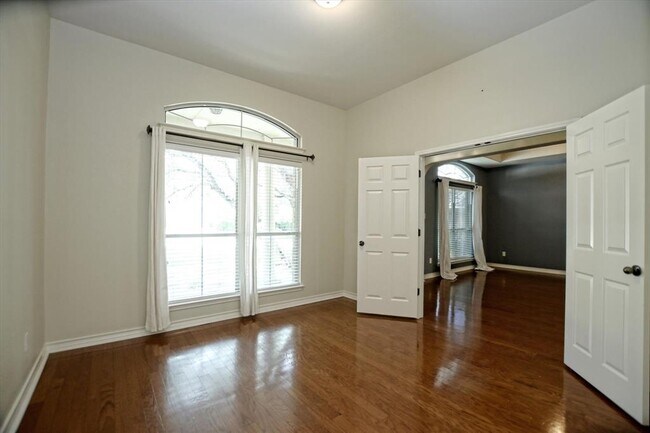 Building Photo - 16612 Barrhead Cove