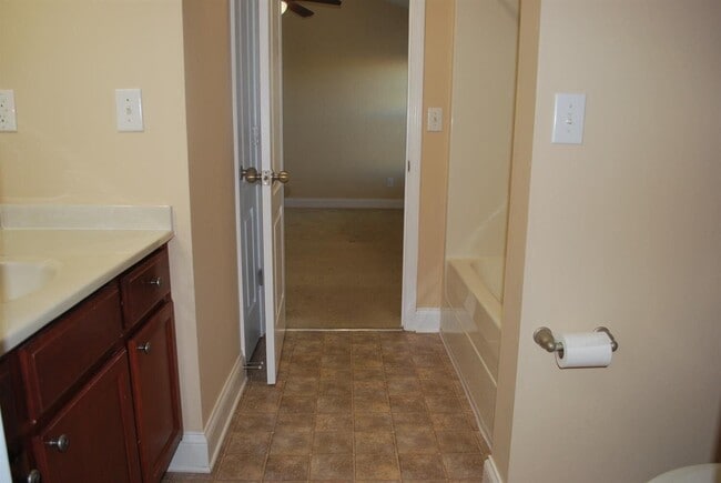 Building Photo - 840 Sugarbush Trail