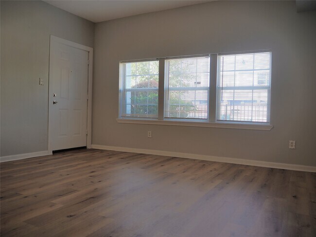 Building Photo - 3409 La Branch St