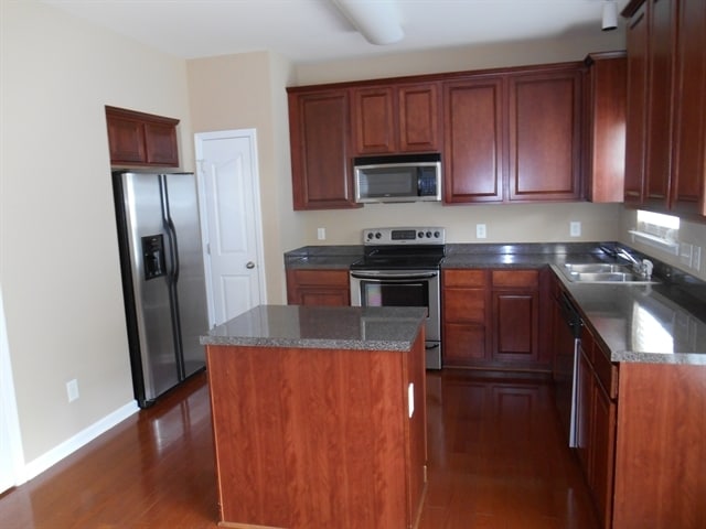 Building Photo - 887 Jennifer Lane