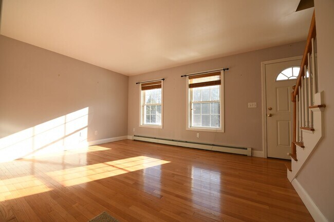 Building Photo - 15 Sabatus Rd