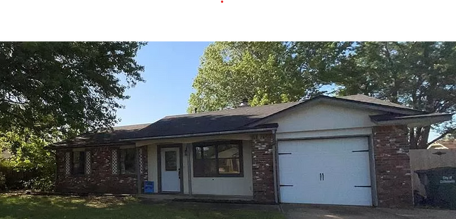 Primary Photo - 619 E Brook St