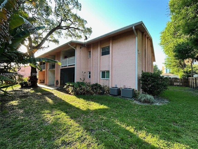 Building Photo - 815 SW 30th St