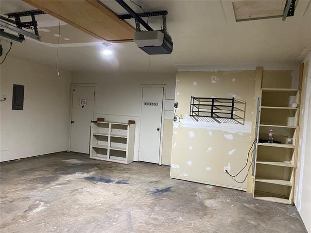 Building Photo - 2026 River Oaks Cir