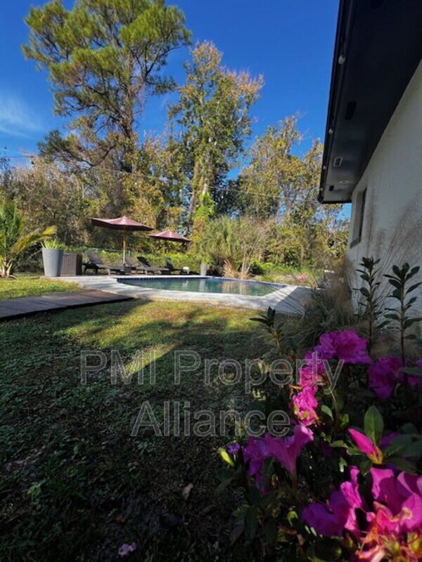 Building Photo - 4044 Tenita Dr