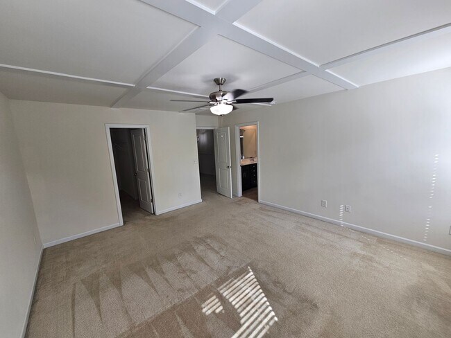 Building Photo - Well Maintained Large townhome in Steele Creek