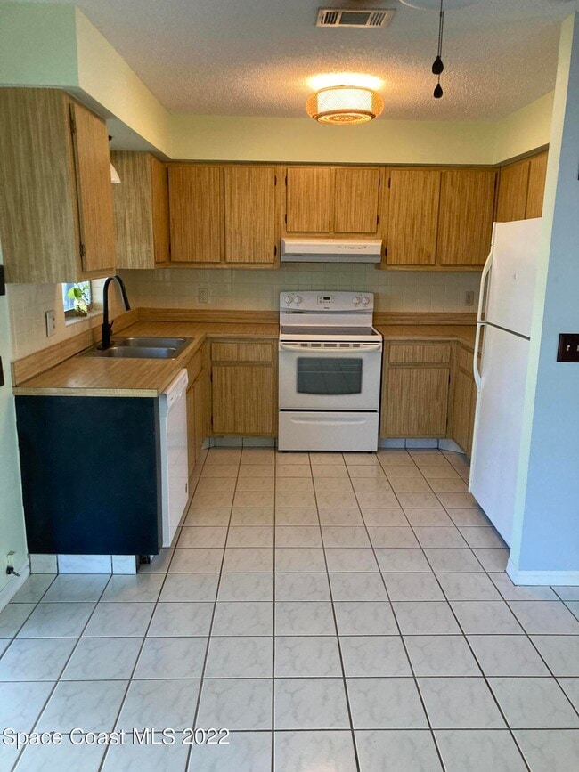 Building Photo - 711 Walnut Dr