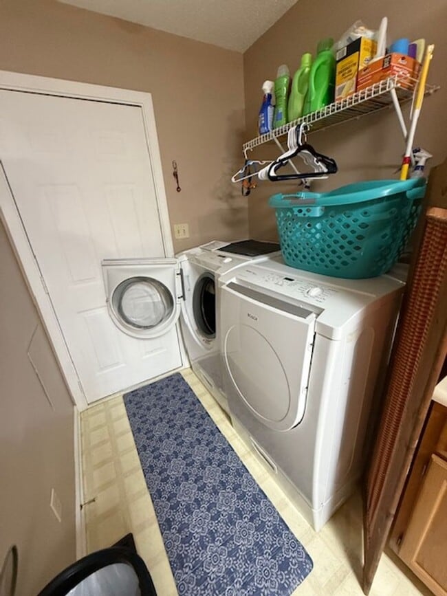 Building Photo - Maryville City Schools 37804 - 3 bedroom, 2 bath home - Contact Bako Patel (865)283-5600