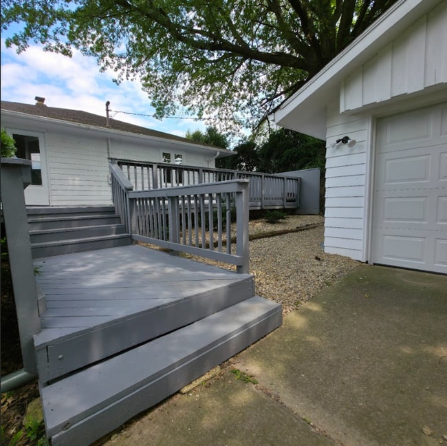 Building Photo - Single Family Home 3 beds 1 bath Available...