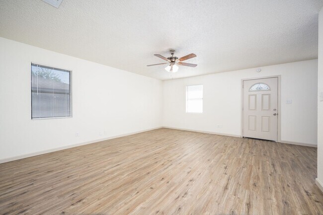 Building Photo - 705 N 1st St